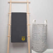 Lade das Bild in den Galerie-Viewer, Handtuch mit gesticktem BDB-Wappen