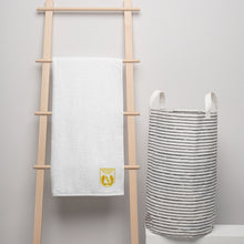 Lade das Bild in den Galerie-Viewer, Handtuch mit gesticktem BDB-Wappen