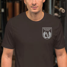 Lade das Bild in den Galerie-Viewer, T-Shirt mit gesticktem BDB-Wappen für Herren